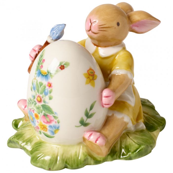 Декорация 'Крольчиха расписывает яйцо' 7 см Bunny Family Villeroy & Boch